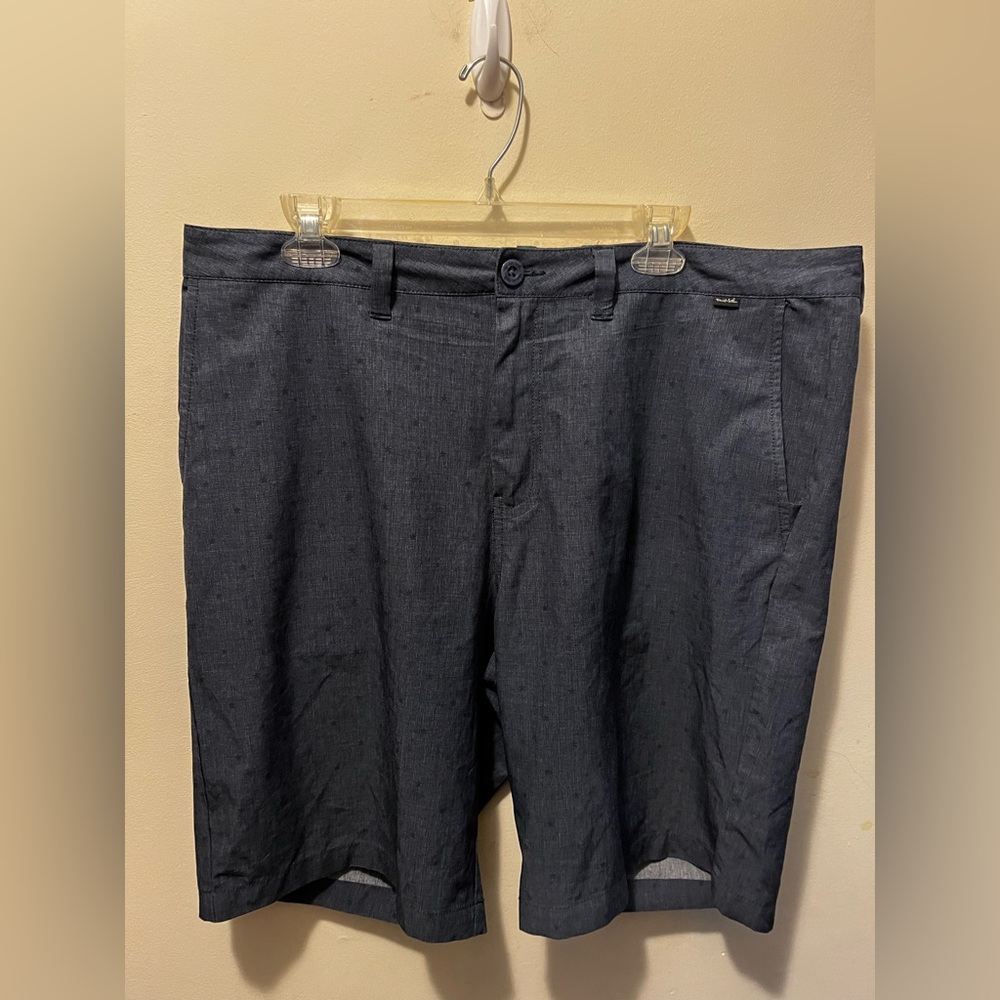 Travis Matthew Beck shorts 38 9.5” inseam navy dot‎